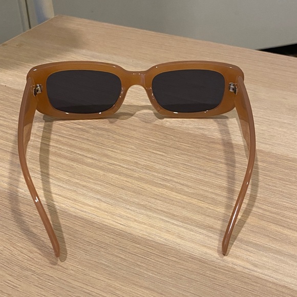 Chic Brown Sunglasses - Picture 2 of 4